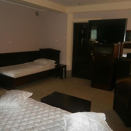 Hotel Vila Mitic Luxx Spa Centar Лесковац Экстерьер фото