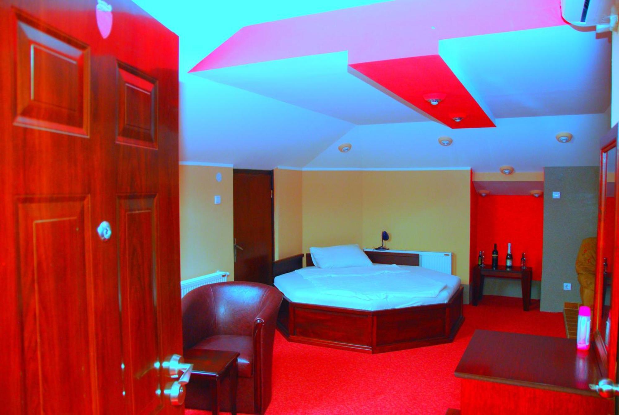 Hotel Vila Mitic Luxx Spa Centar Лесковац Экстерьер фото