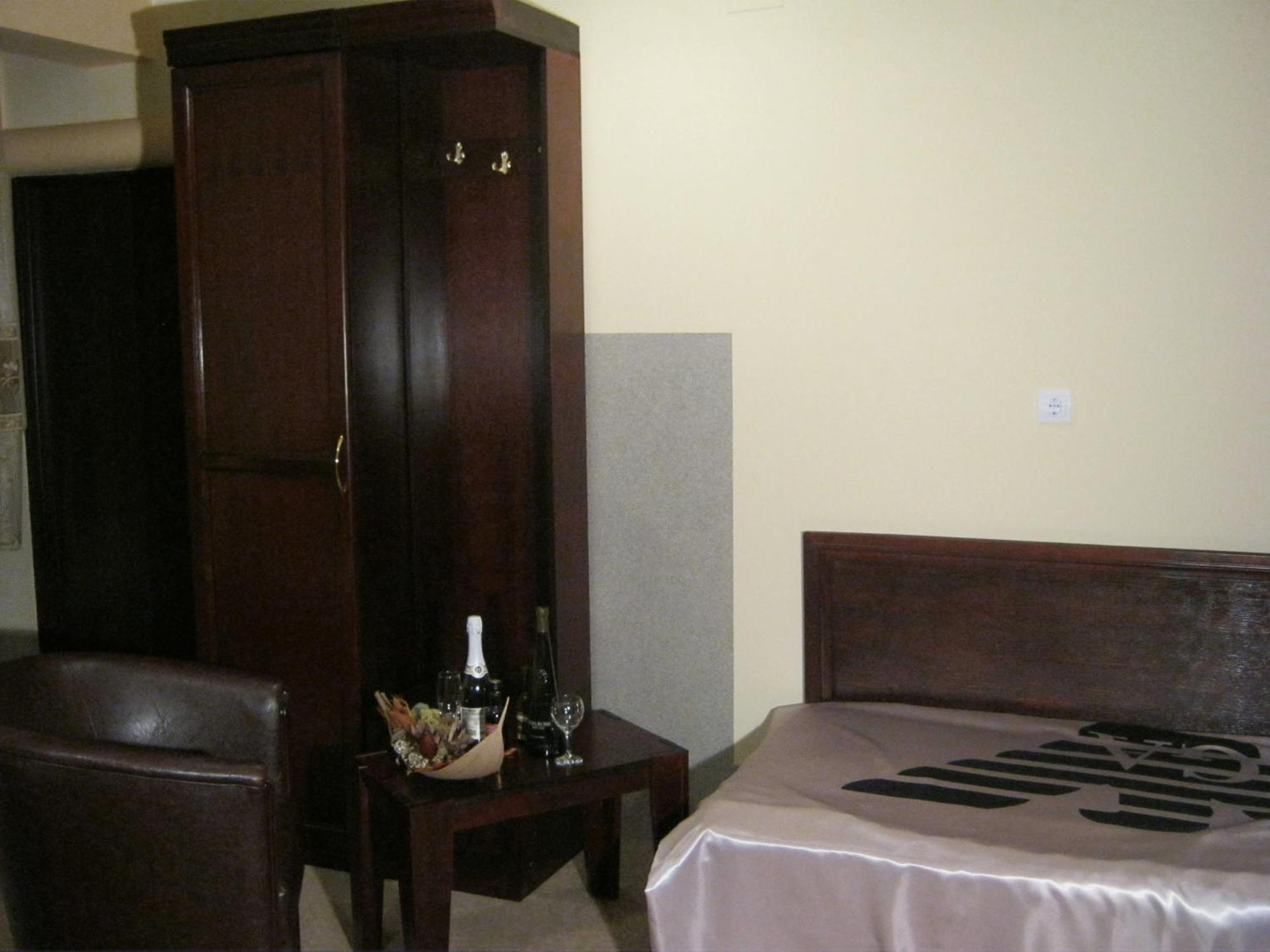 Hotel Vila Mitic Luxx Spa Centar Лесковац Экстерьер фото