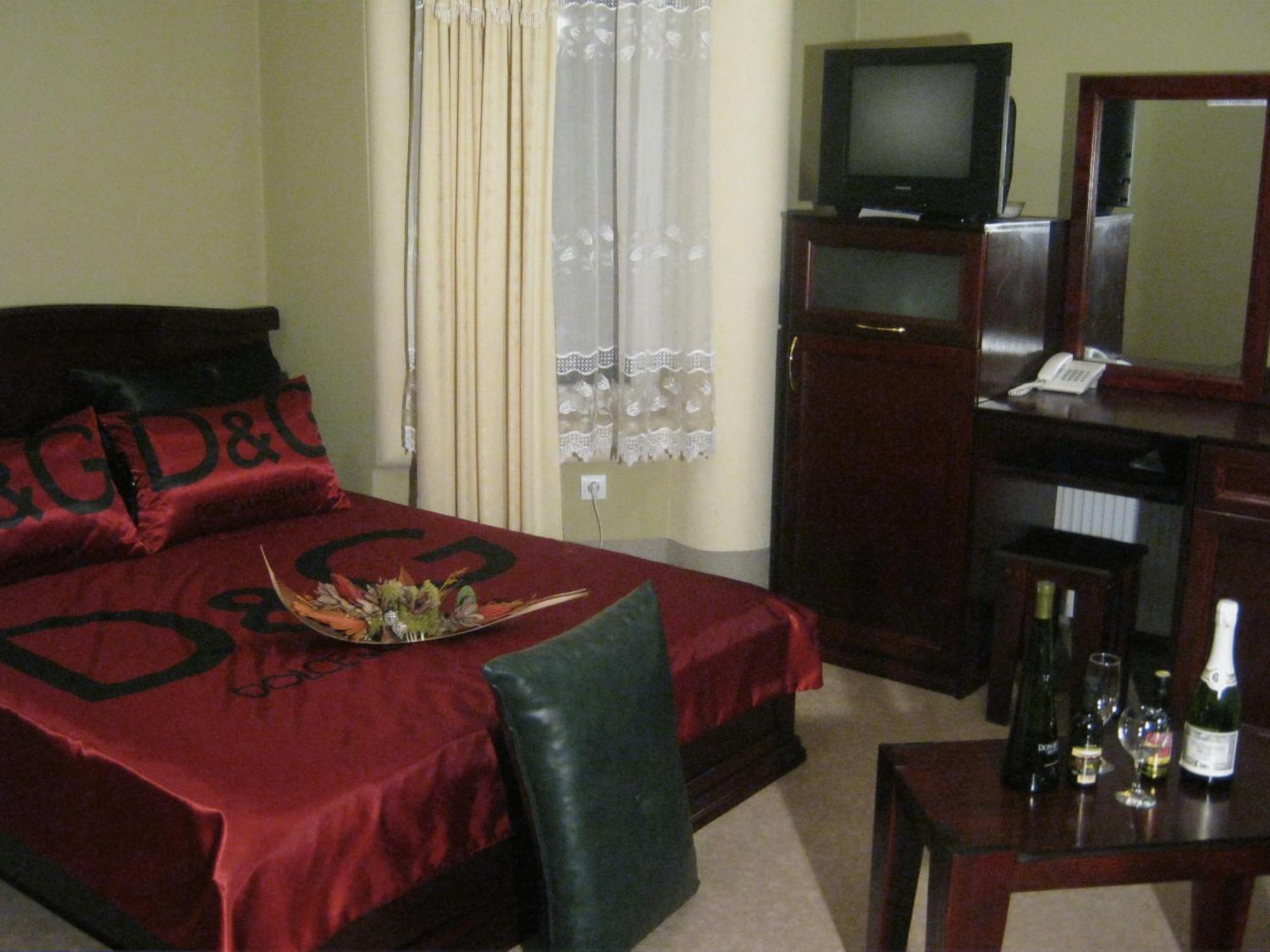 Hotel Vila Mitic Luxx Spa Centar Лесковац Экстерьер фото