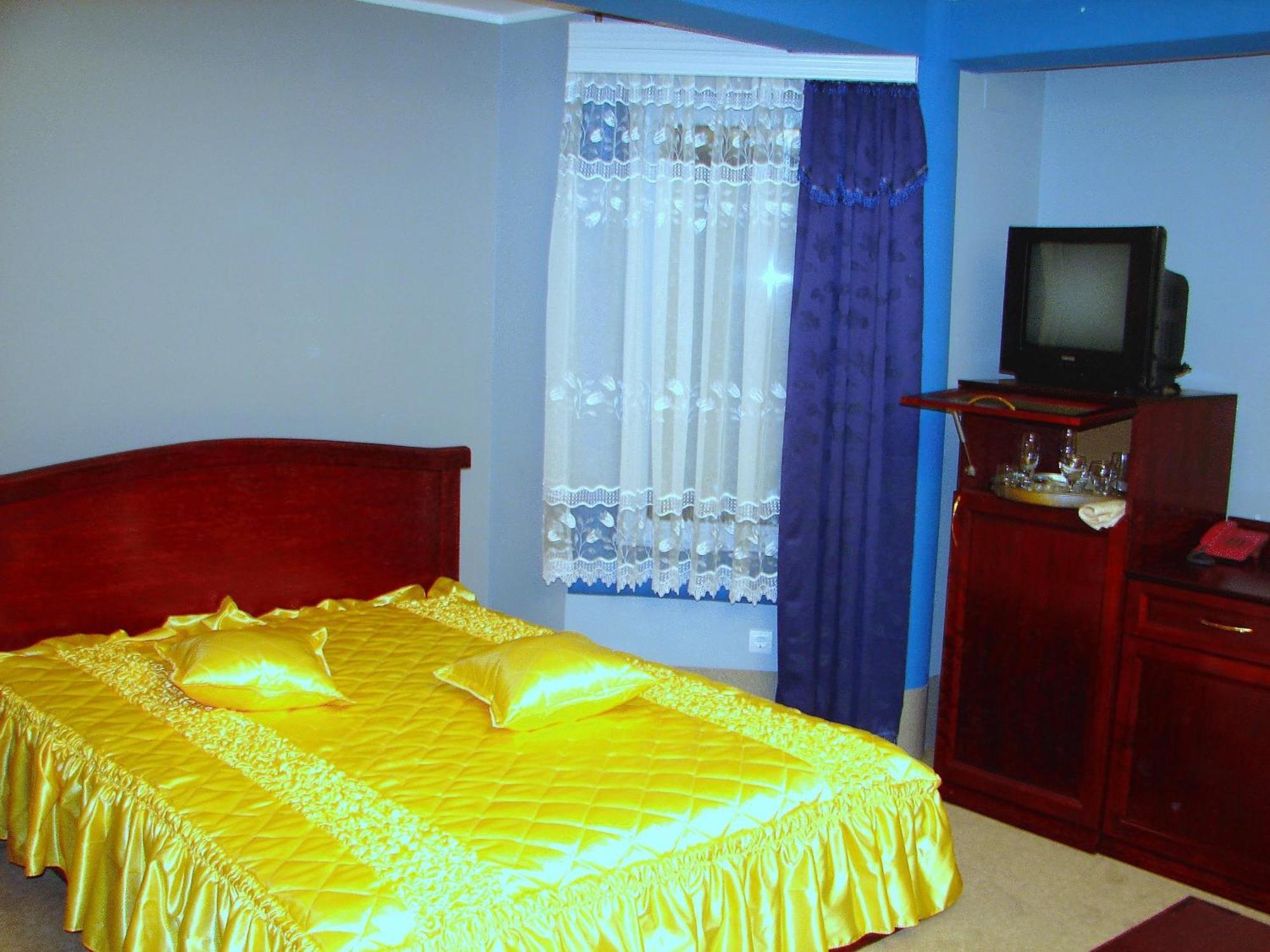 Hotel Vila Mitic Luxx Spa Centar Лесковац Экстерьер фото
