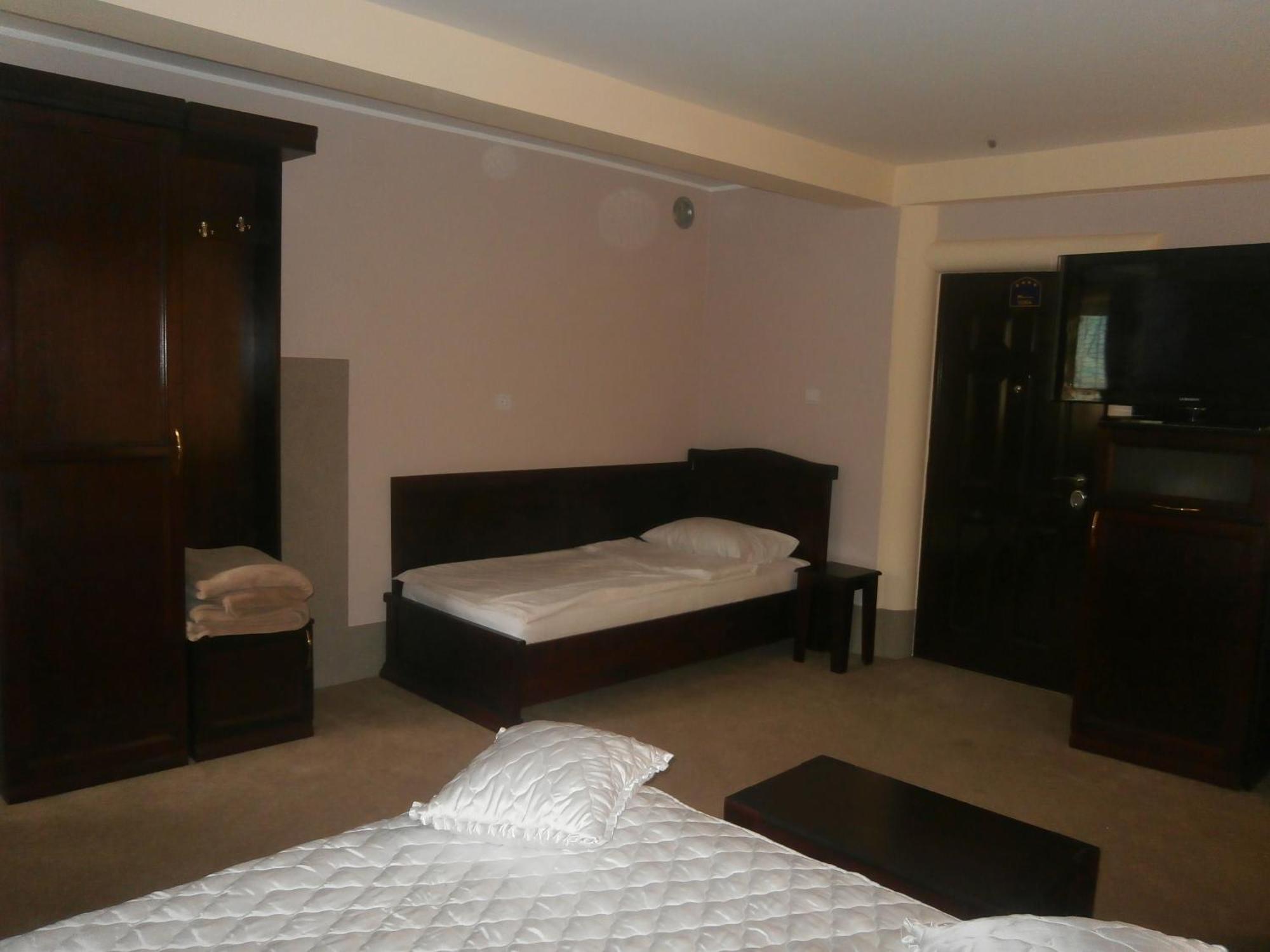 Hotel Vila Mitic Luxx Spa Centar Лесковац Экстерьер фото