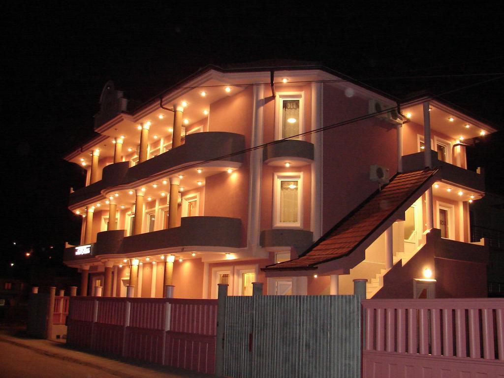 Hotel Vila Mitic Luxx Spa Centar Лесковац Экстерьер фото