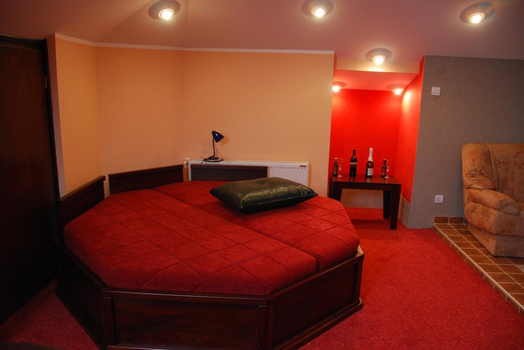 Hotel Vila Mitic Luxx Spa Centar Лесковац Экстерьер фото