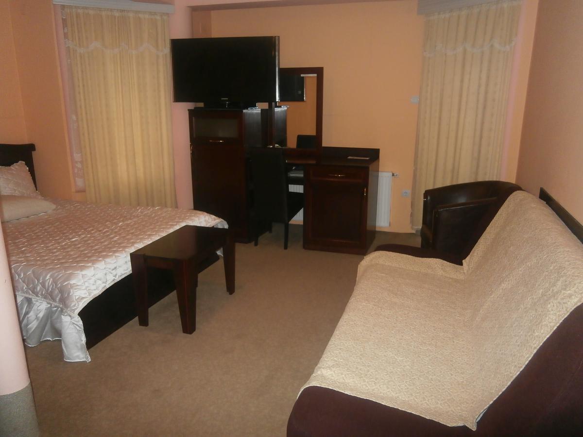 Hotel Vila Mitic Luxx Spa Centar Лесковац Экстерьер фото